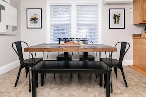 Dining - Salisbury Hideaway (Salisbury)