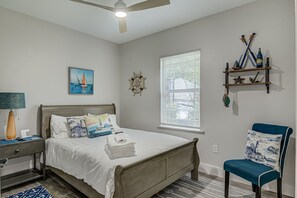 4 bedrooms, desk, iron/ironing board, travel crib