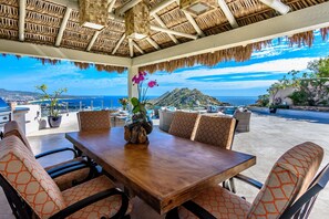 تناول الطعام بالخارج