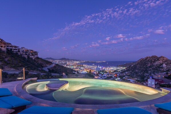 حمّام سباحة خارجي، حمّام سباحة مُدفَّأ