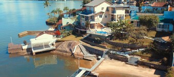 Magnífica casa com praia particular em Angra