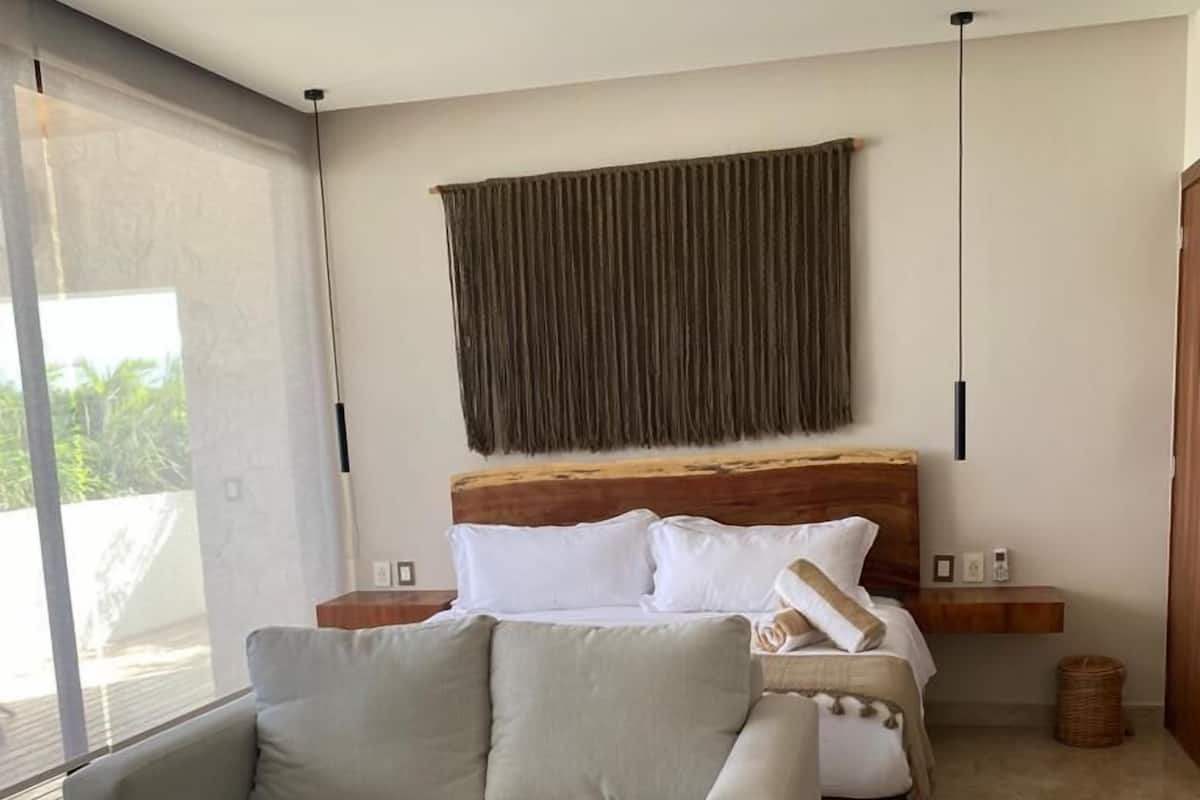 Deluxe Apartment | Egyptian cotton sheets, premium bedding, down comforters