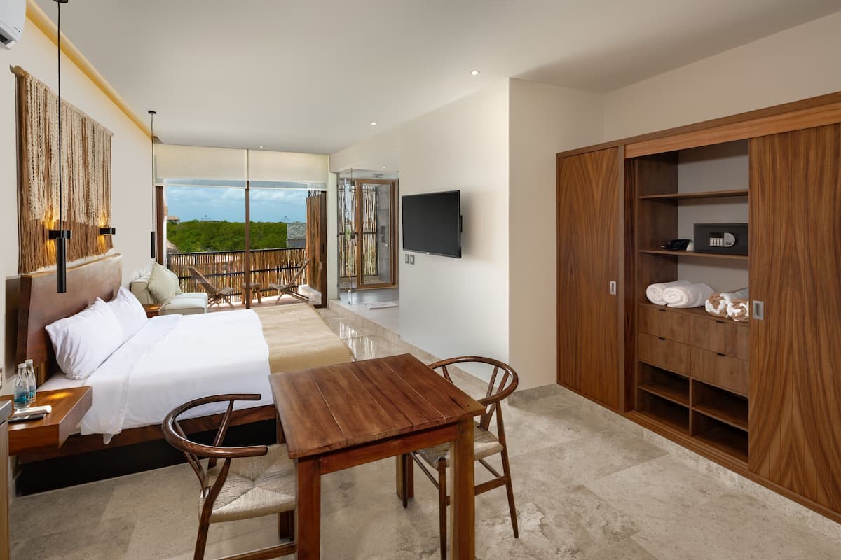 Comfort Apartment | Egyptian cotton sheets, premium bedding, down comforters