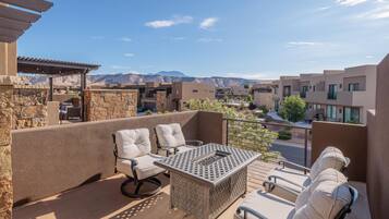 House, Multiple Beds (Mert's Place) | Property grounds