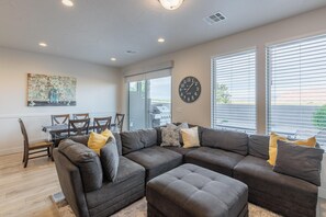 Living area - Mert's Place (St. George)