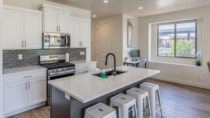 Villa, plusieurs lits (Poolside Palisades) | Cuisine privée