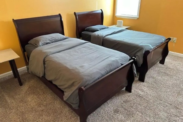 2 dormitorios, tabla de planchar con plancha, wifi gratis y ropa de cama