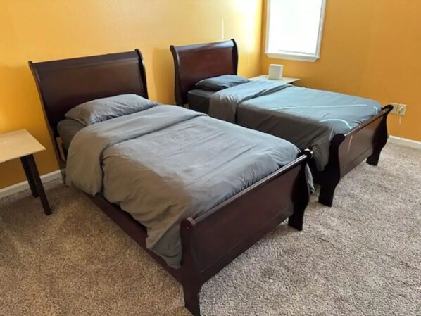 2 habitaciones, tabla de planchar con plancha y wifi gratis 