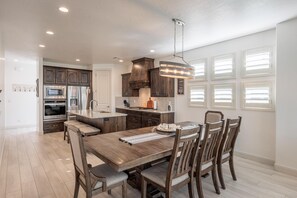 House, Multiple Beds (Desert Rose Getaway) | Dining