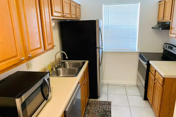 Frigorífic, microones, forn i placa de cuina