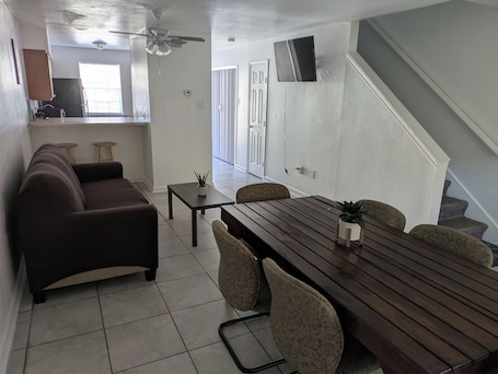 Interior. Close to Store and Airport