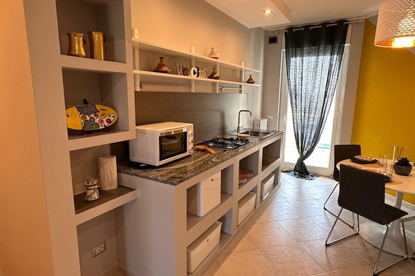 Frigorifero, microonde, forno, piano cottura