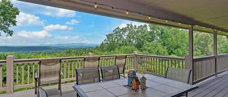 تناول الطعام بالخارج