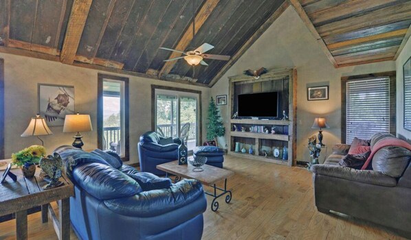 Smart TV, fireplace, DVD player