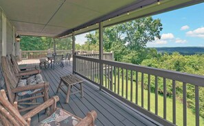 Terrace/patio - Sunset & Starry Retreat - Hot Tub, Game Room, Fire Pit, Pet Friendly (Ellijay)