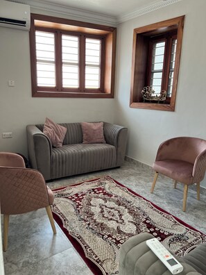 Smart TV - Modern prime location Zanzibar Stone Town apartment (Zanzibar)