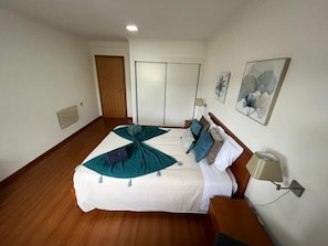 2 chambres, fer et planche à repasser, accès au Wi-Fi (inclus)