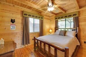 3 bedrooms, WiFi, bed sheets - Lakefront Six Mile Vacation Rental w/ Dock (Six Mile)