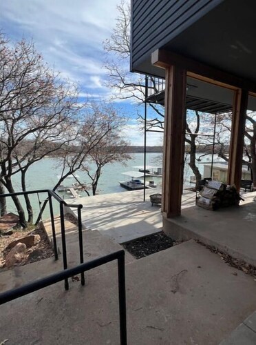 Lakehouse front property swim off pier! 