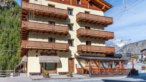Exterior - Located in the town center with ski deposit in front of ski bus. (Valtournanche)