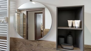 Interior - Located in the town center with ski deposit in front of ski bus. (Valtournanche)