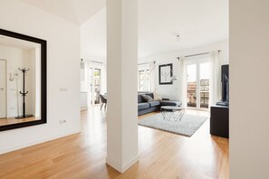 Living area - GuestHost - Bright, brand new Apartment- Milano Centrale (Milano)