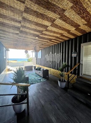 المنشأة من الداخل