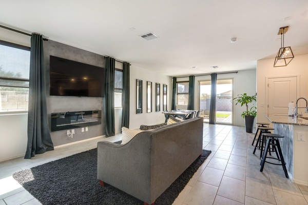 Glendale Vacation Rental | 3BR | 2BA | 1,859 Sq Ft | 1 Exterior Step Required