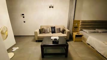 1 bedroom, desk, free WiFi, bed sheets