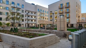 Property grounds - Stockholm Stylish, Lovely, Amazing & Modern Apartment +Balcony +Patio +BBQ +Park (Stockholms län)