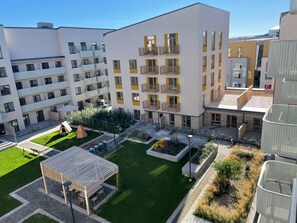 Exterior - Stockholm Stylish, Lovely, Amazing & Modern Apartment +Balcony +Patio +BBQ +Park (Stockholms län)