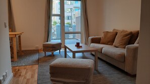 Smart TV - Stockholm Stylish, Lovely, Amazing & Modern Apartment +Balcony +Patio +BBQ +Park (Stockholms län)