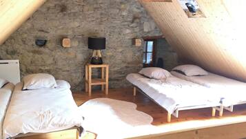 4 bedrooms, travel crib, free WiFi, bed sheets