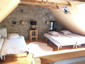 4 habitaciones, cuna de viaje, wifi gratis y ropa de cama