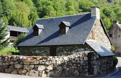 Maison Typique 4 Chambres Proche lac D'oô et Station de ski