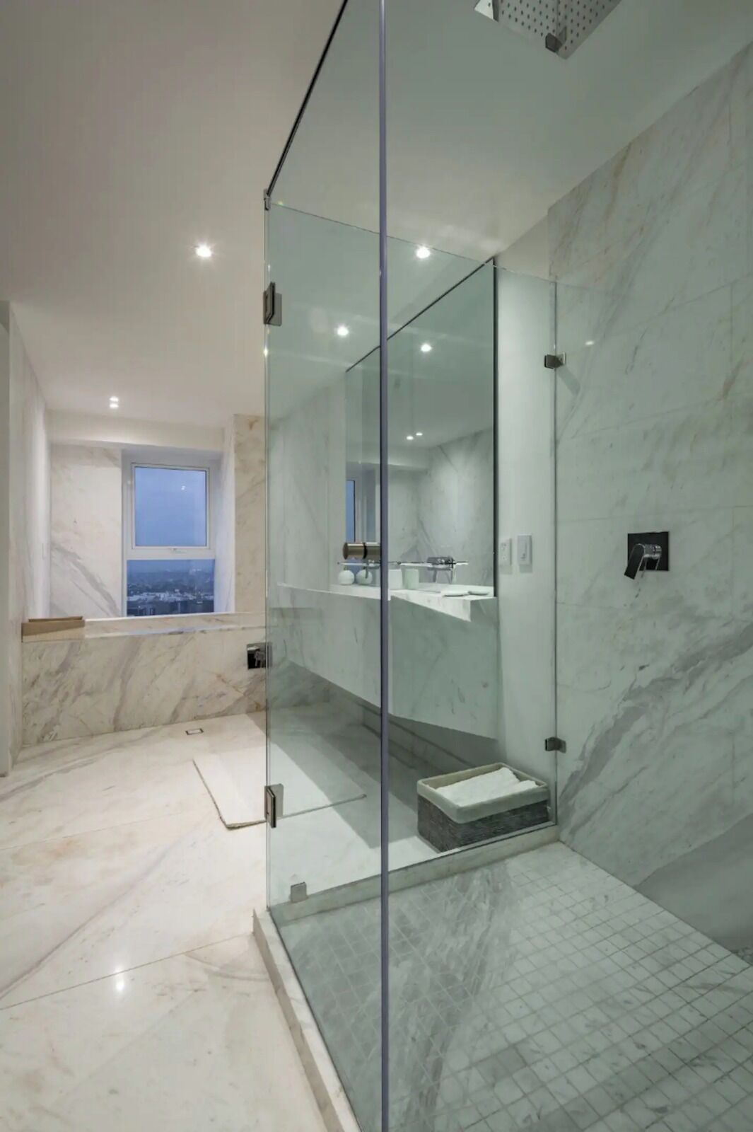 Luxury Apartment | Bathroom