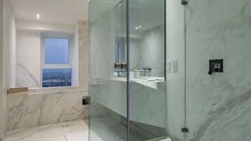 Luxury Apartment | Bathroom