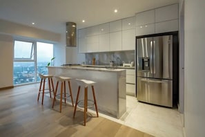 Luxury Apartment | Private kitchen | Full-size fridge, cookware/dishes/utensils, paper towels