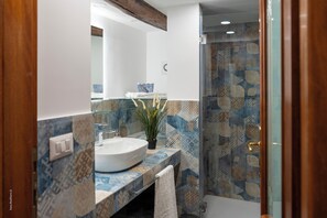 Shower, eco-friendly toiletries, hair dryer, bidet - Two rooms chiaia 37  (Napoli)