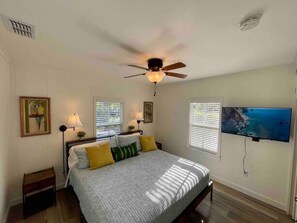 2 bedrooms, desk, iron/ironing board, free WiFi - Green Turtle A - Stuart - House (Stuart)