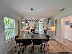 Dining - Green Turtle A - Stuart - House (Stuart)