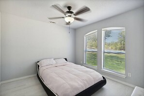 3 bedrooms, iron/ironing board, WiFi, bed sheets