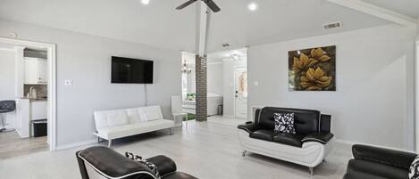 Télévision, cheminée