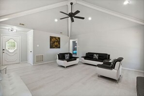 TV, fireplace