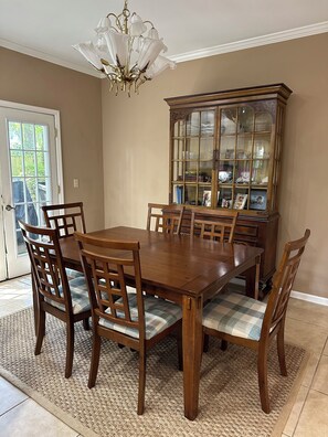 Dining - Boaters paradise.WALK TO YOUR VESSEL and eat at Marker 244. (Port Royal)