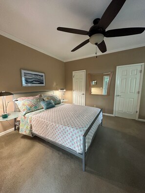 4 soverom, safe på rommet, skrivebord og strykejern/-brett