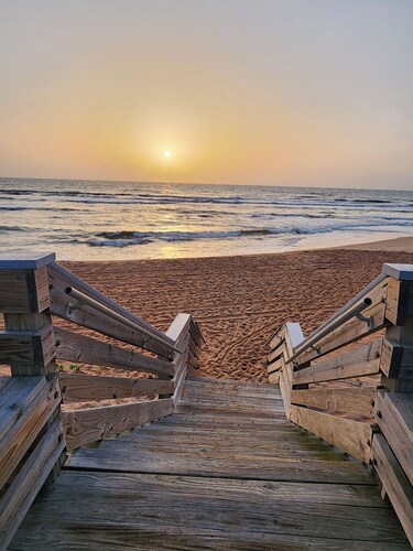 Stunning Art Studio at the Beach!