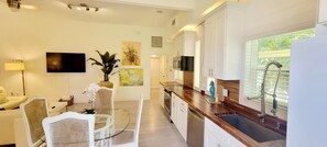 Fridge, microwave, oven, stovetop - Stunning Art Studio at the Beach! (Ormond Beach)