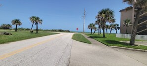 Property grounds - Stunning Art Studio at the Beach! (Ormond Beach)