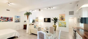 Interior - Stunning Art Studio at the Beach! (Ormond Beach)